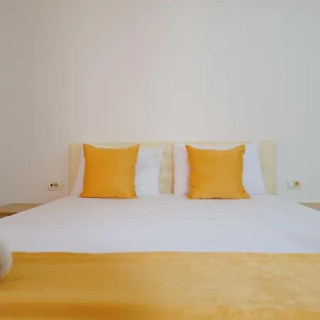 Adi-vera * Sarandë