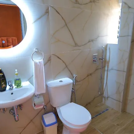 Adi-vera Apartment *