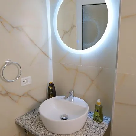 Adi-vera Apartment *
