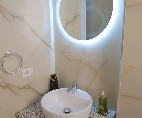 Adi-vera Apartment *